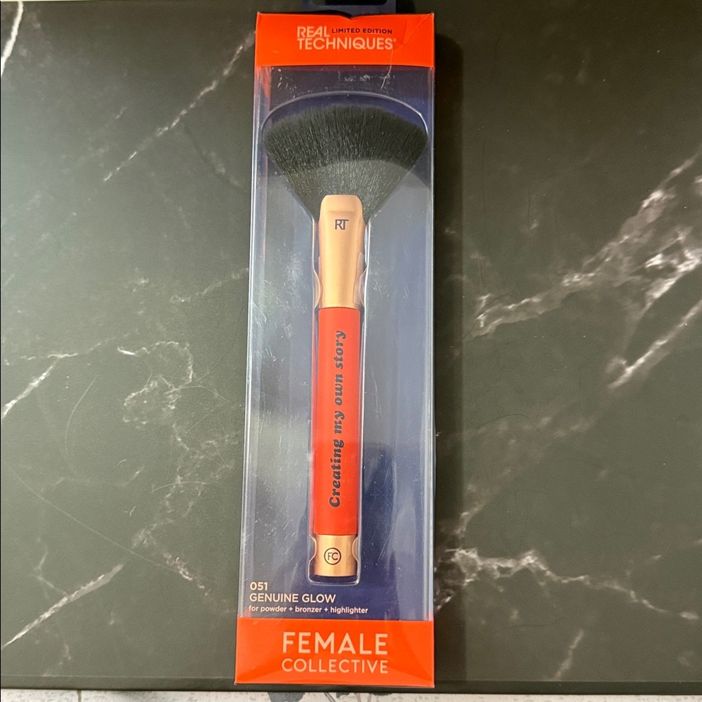 Real Techniques Genuine Glow Fan Makeup Brush
